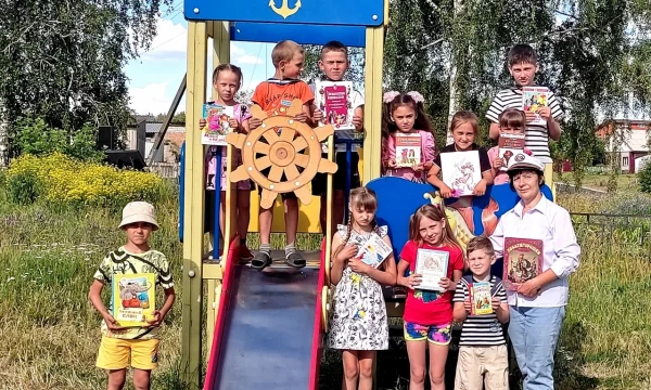 Камышанская библиотека .  Развлекательно -познавательная программа " По книжному морю под парусом ле